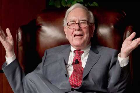 Warren Buffett's Apple Stake Hits Record $162 Billion Boosting Gains 400%