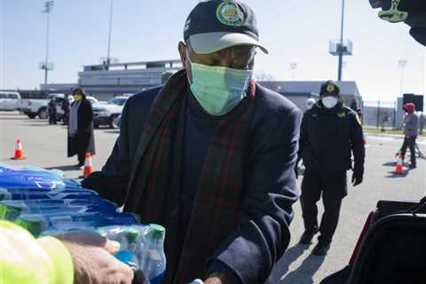 Houston hosts bottled water drive for Jackson, Miss.