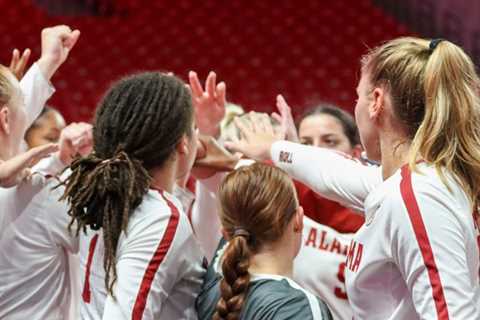 Alabama Volleyball Falls in Two Matches Friday in Houston