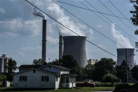 Coal plant operators shirking responsibilities on ash cleanup, report contends ⋆