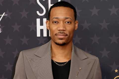 Tyler James Williams Had No Idea Eddie Murphy Gave Him a Golden Globes Standing Ovation: “Still..