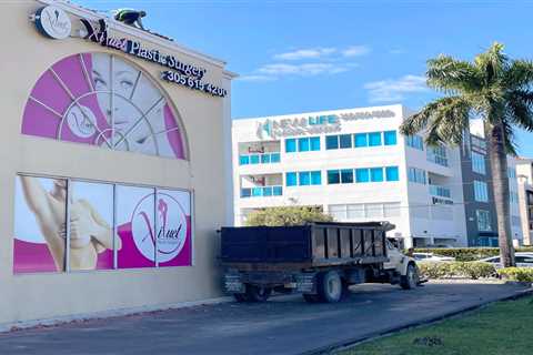 Alto riesgo y máximas ganancias: reguladores se preocupan por el auge del levantamiento de glúteos..