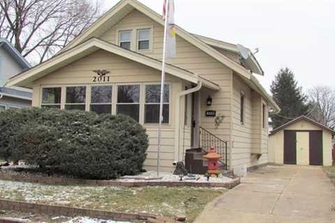Home for sale in Rockford’s Edgewater Neighborhood