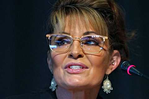 Sarah Palin defines what a cult is, and Twitter users point out the obvious