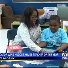 New Albany teacher named Huddle House Teacher of the Year