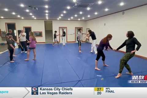 Local martial arts students receive jujitsu lessons from expert during weekend seminar