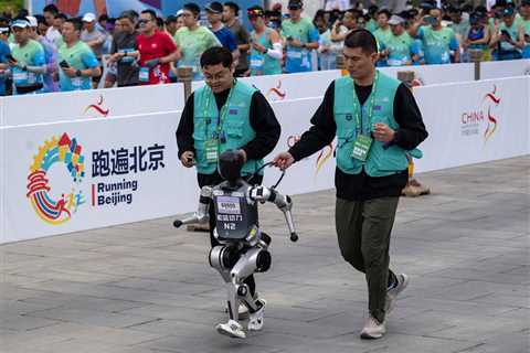 Robots Join Humans in Goofy Half-Marathon Adventure