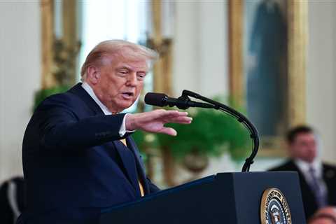 So Trump's Got Bruised Hands and Swollen Ankles - Here's What's Actually Going On