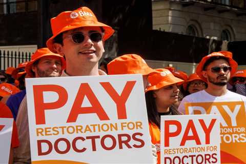 Streeting's Desperate Scramble: Throwing Work Perks at Doctors While His Pay Wallet Stays Locked