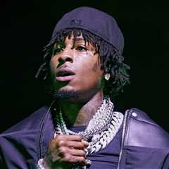 Expecting? Social Media Users Weigh In (Video)