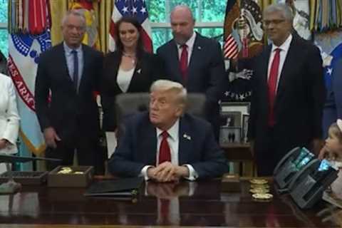 (VIDEO) Trump Warns “We’d be Laying Off a Lot of People” if Democrats Shut the Government Down –..