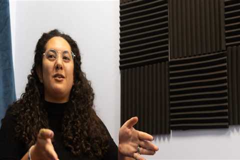 Engaging Voters: How Political Candidates in Chicago, Illinois Connect with Their Constituents